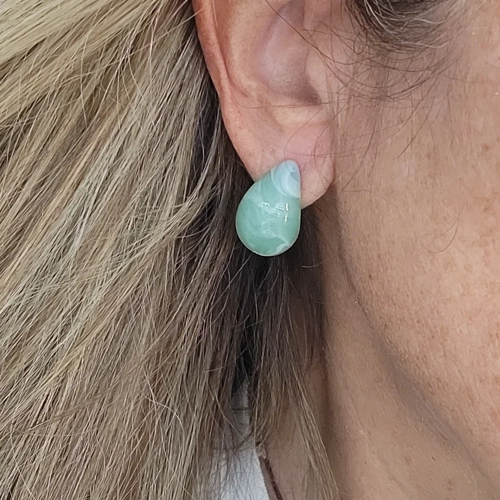 FUNKY GREEN ACRYLIC EARRINGS RINGS 4-PIECE SET - Picture 6 of 8